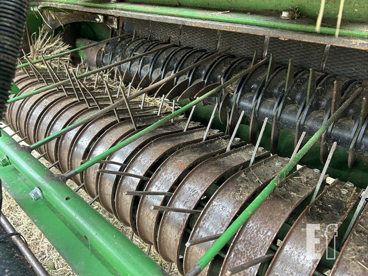 2011-john-deere-568-image-50