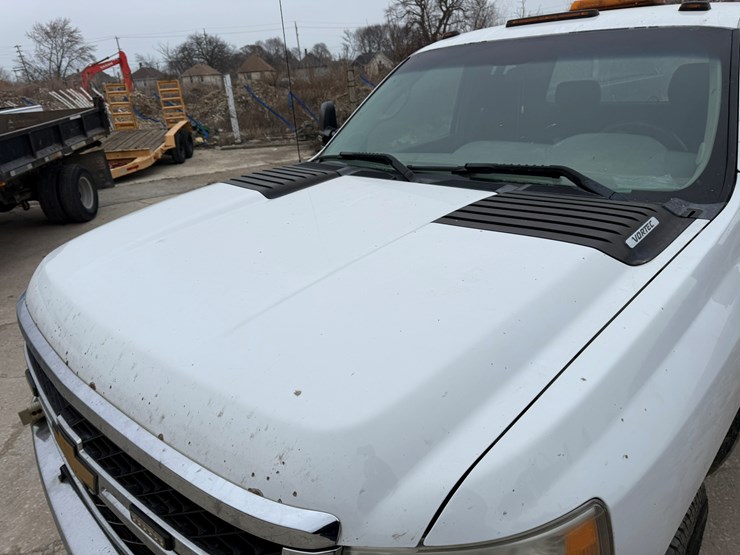 2012-chevrolet-3500-image-14