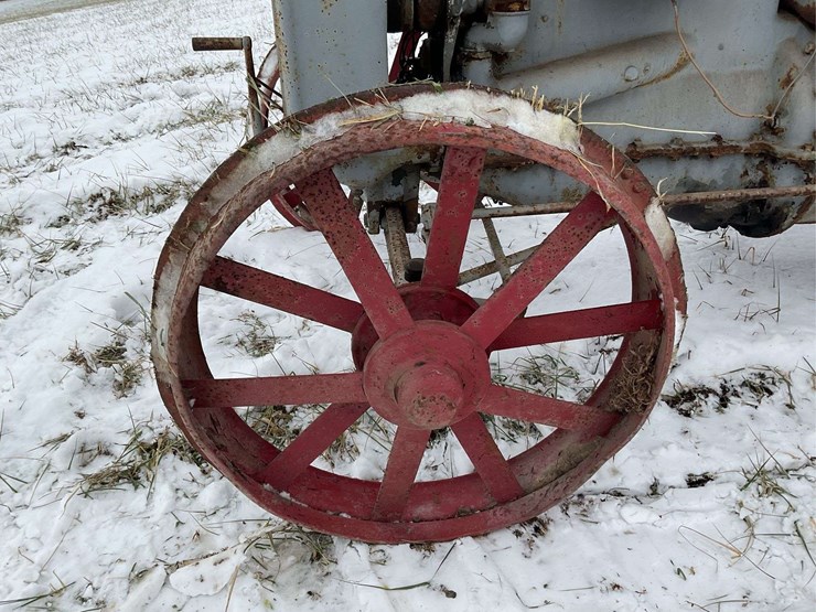 fordson-with-mounted-plow-image-13