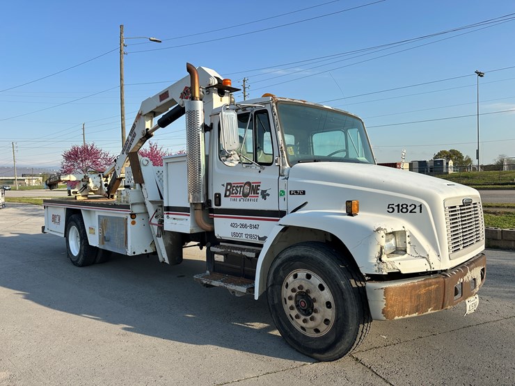 freightliner-fl70-image-7