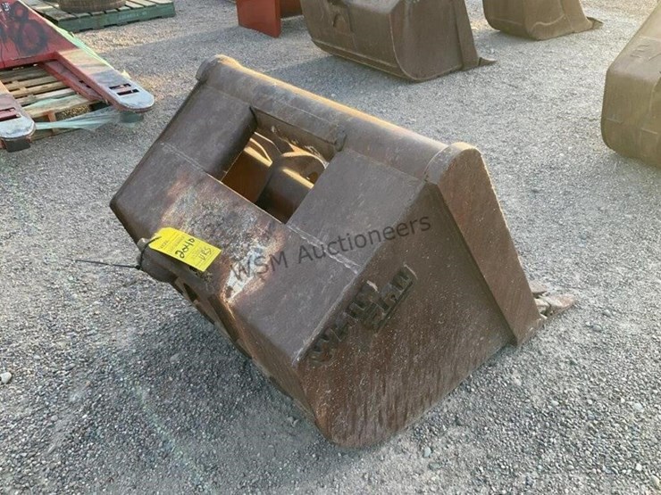 30in-&-24in-excavator-buckets-image-3