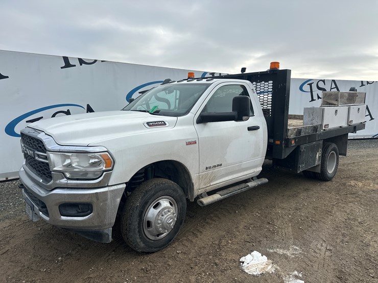 2020-dodge-3500-image-1