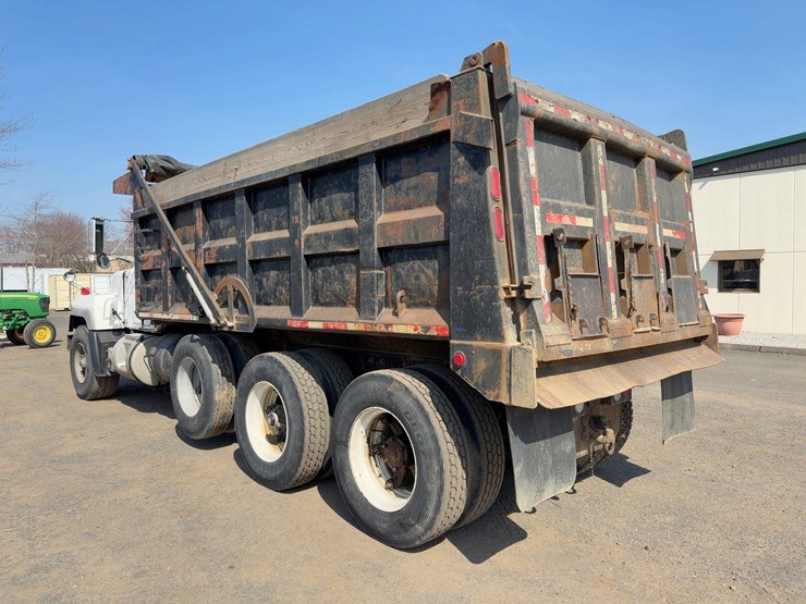 2001-mack-rd688s-image-3