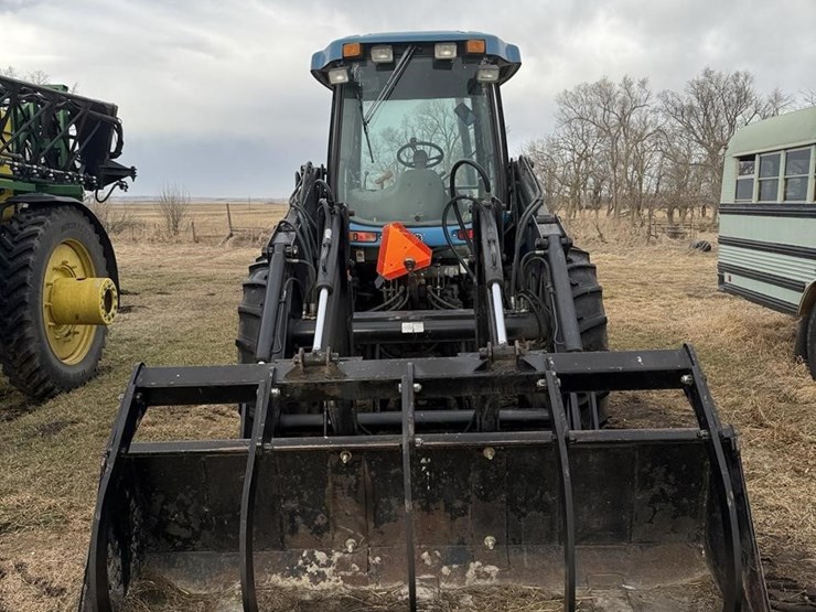 new-holland-tv140-image-2