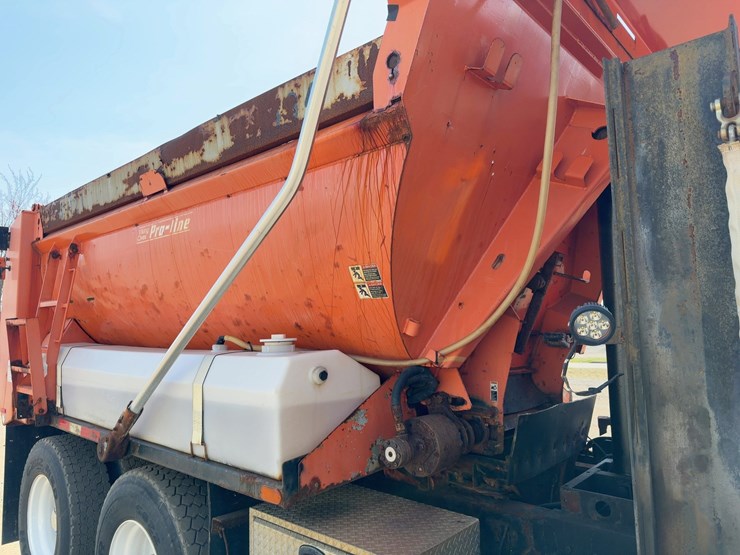 2012-international-7600-image-19