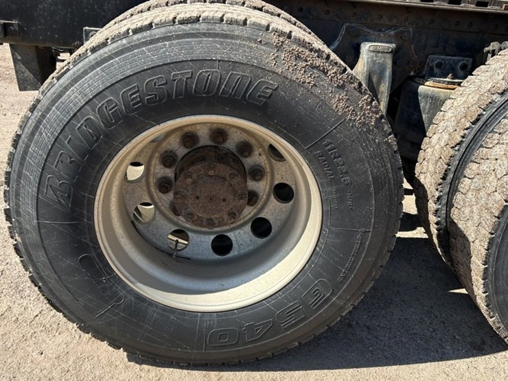 #1114-•-2005-western-star-tri-axle-heavy-haul-truck-tractor-image-81