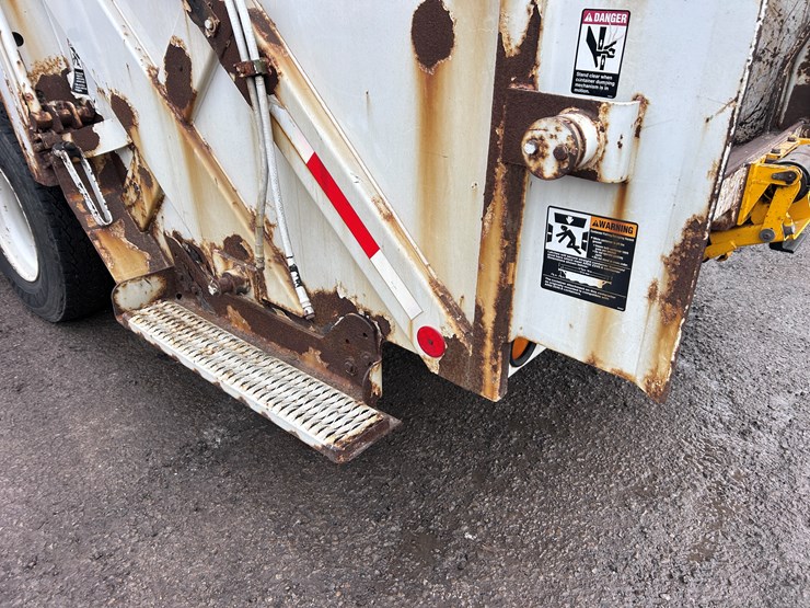 2003-international-7400-image-27