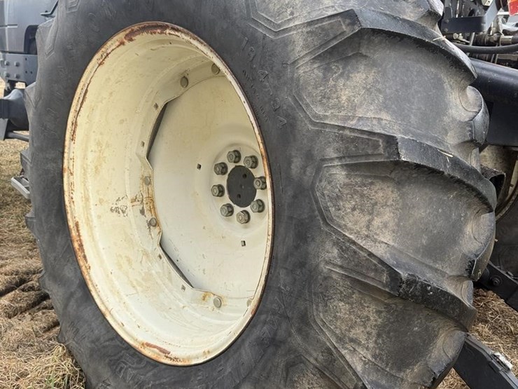 new-holland-tv140-image-4