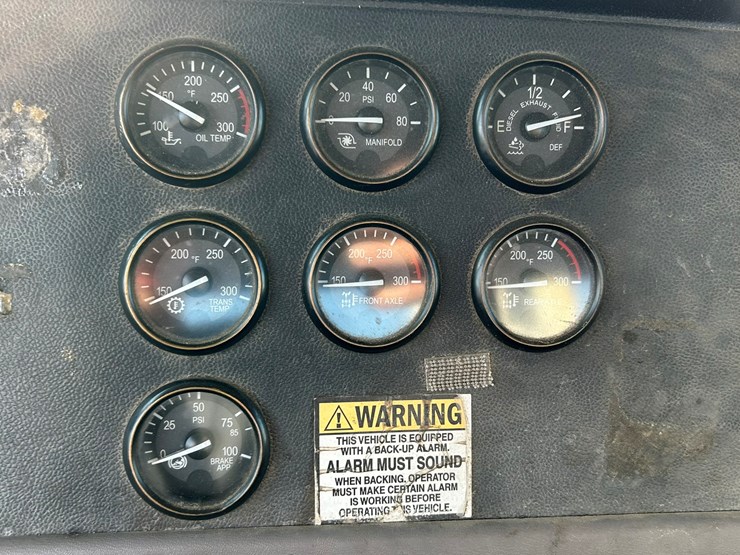 peterbilt-365-image-100