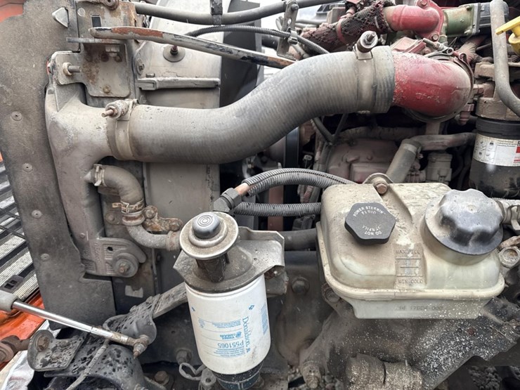 2016-massey-ferguson-8-image-15