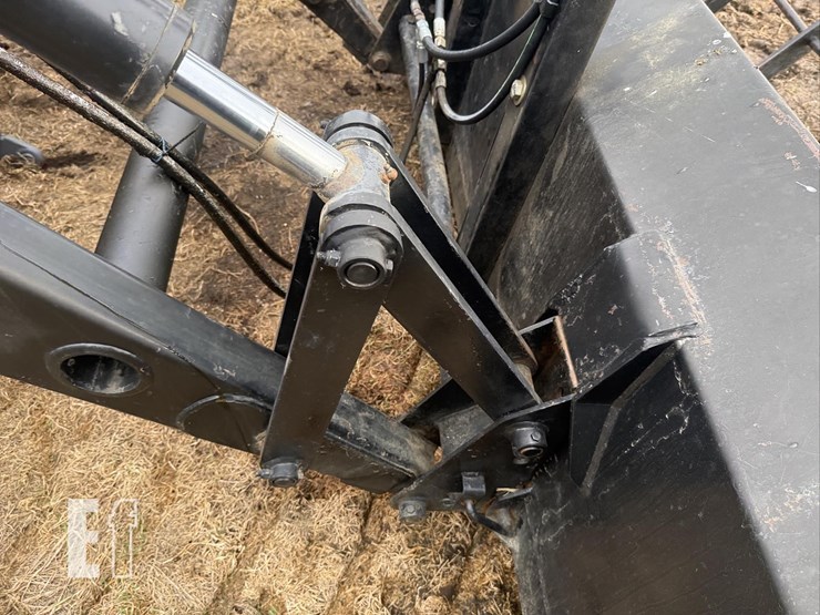 new-holland-tv140-image-19