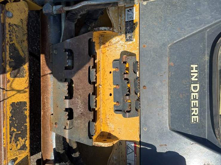 deere-329e-image-9