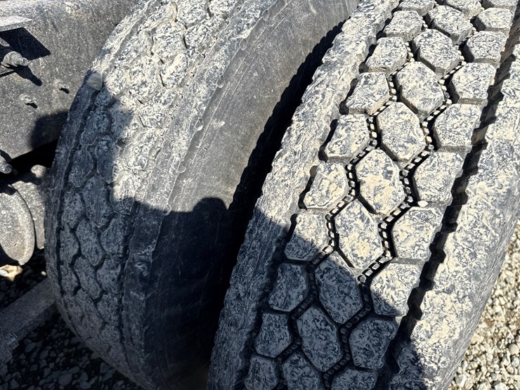 #2199-•-2020-international-a26-sleeper-cab-truck-tractor-image-99