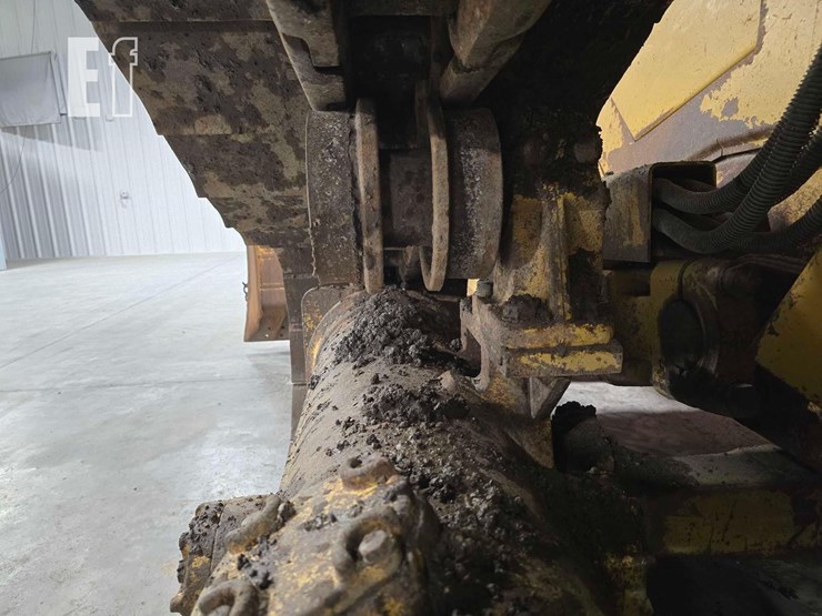 2011-caterpillar-d6t-xw-image-30