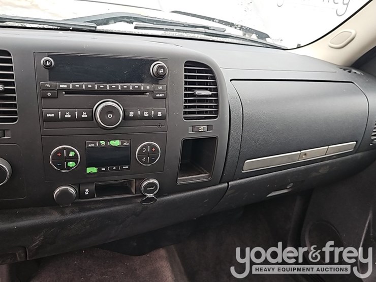 2013-chevrolet-silverado-1500-image-21