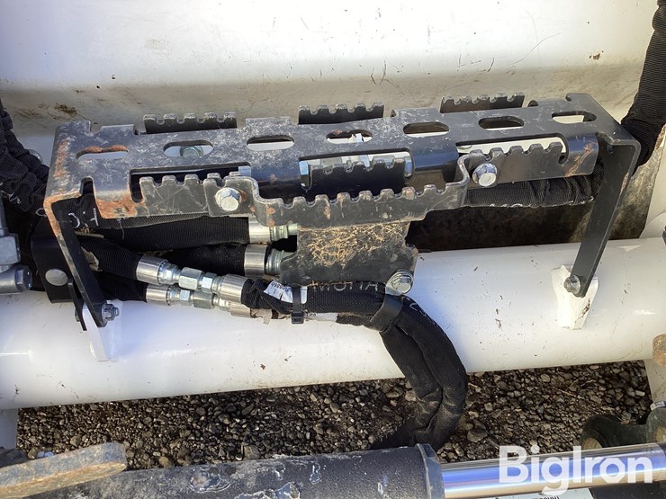 2022-bobcat-t770-image-14