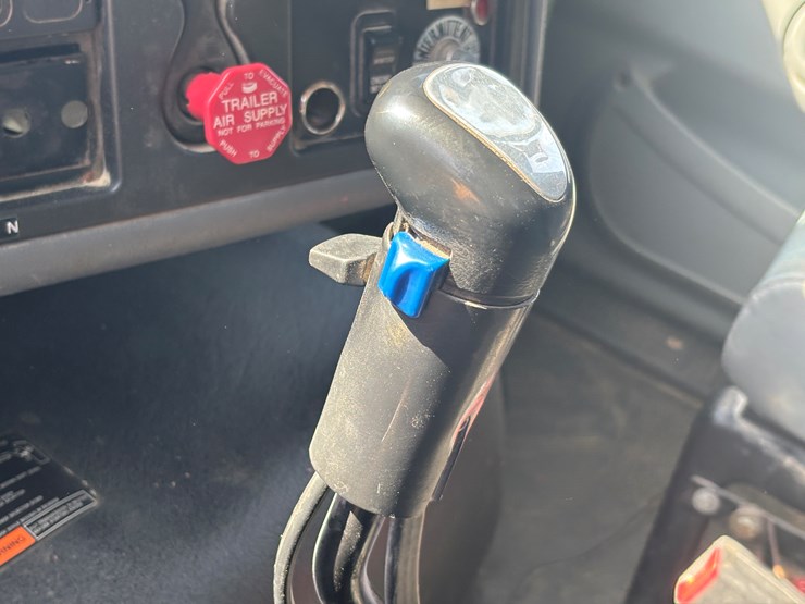 2006-international-7600-image-42