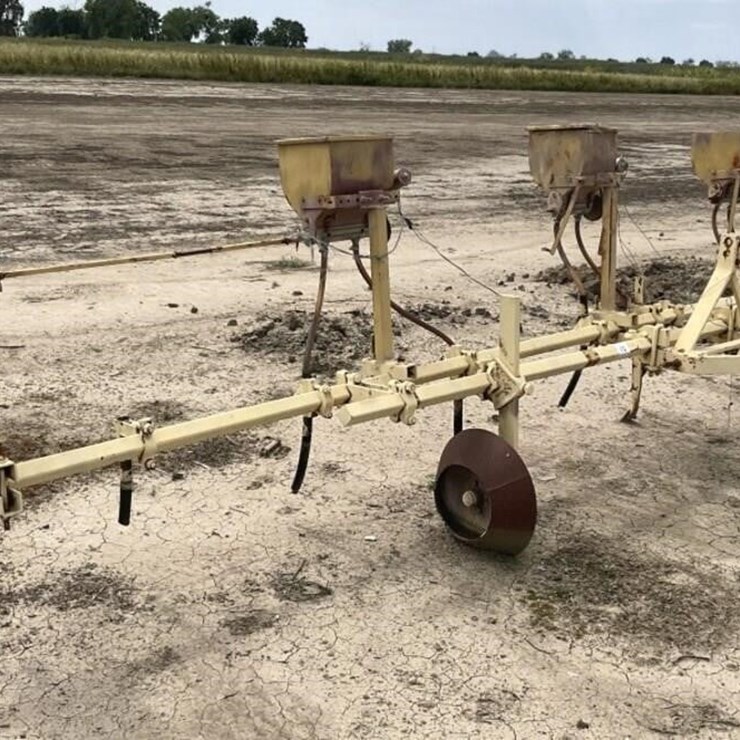 GANDY 3-Pt 8-Row 30" Baiter Bar