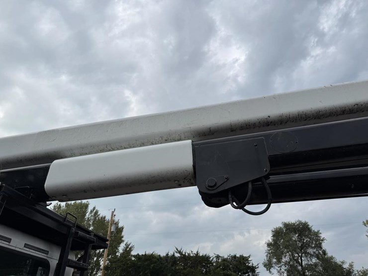 2003-peterbilt-330-image-30