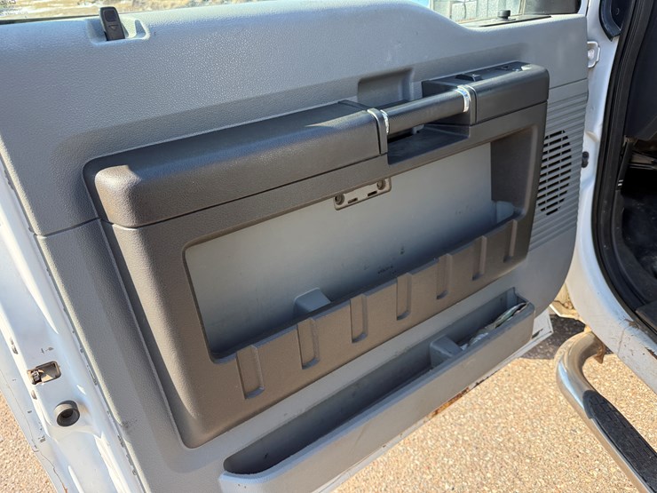 2014-ford-f550-xl-image-24