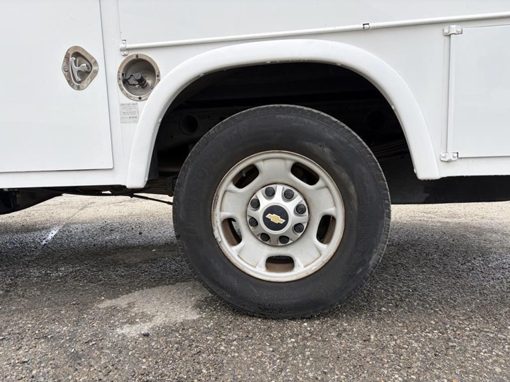 2011-chevrolet-2500-image-5