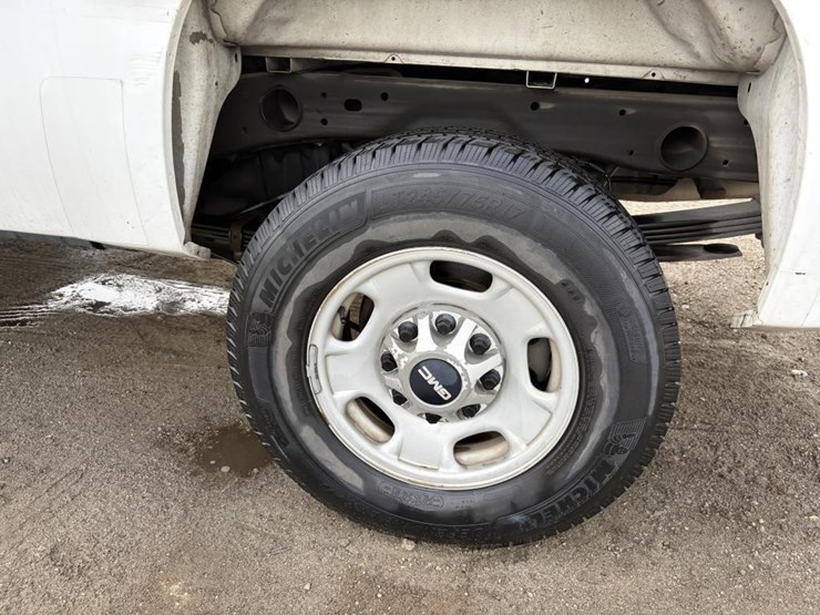 2012-gmc-sierra-2500-image-5