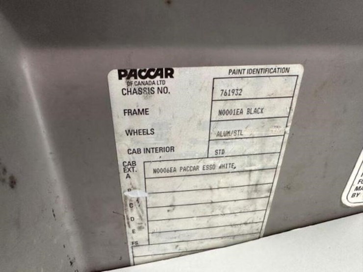 2008-peterbilt-335-image-29