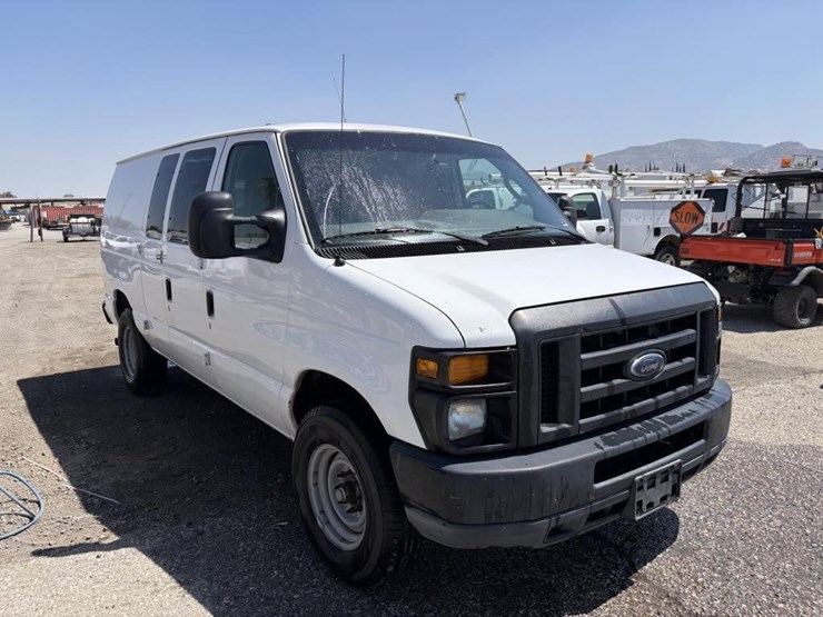 2011-ford-e350-image-2