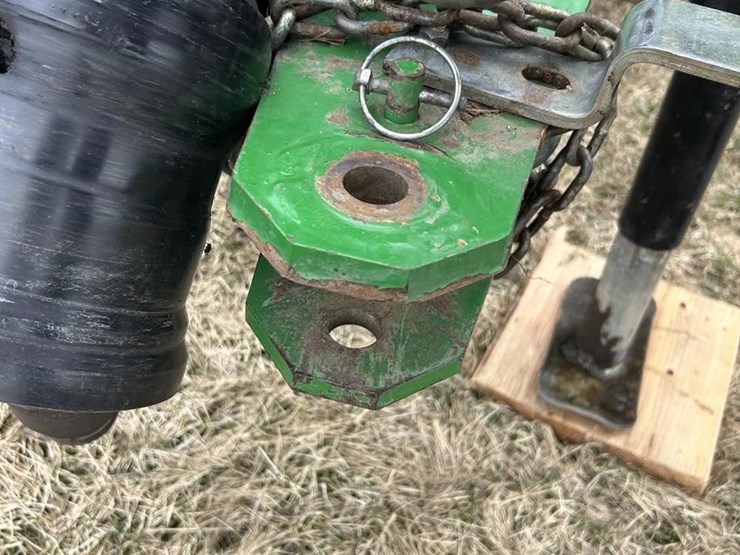 2011-john-deere-568-image-54