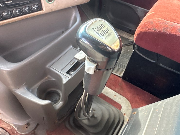 2001-caterpillar-c15-image-44