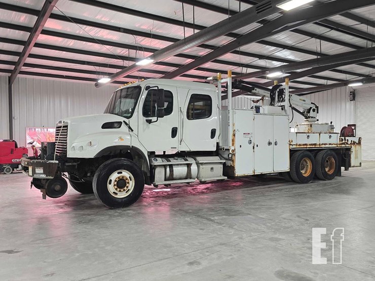 2012-freightliner-m2-106-image-1