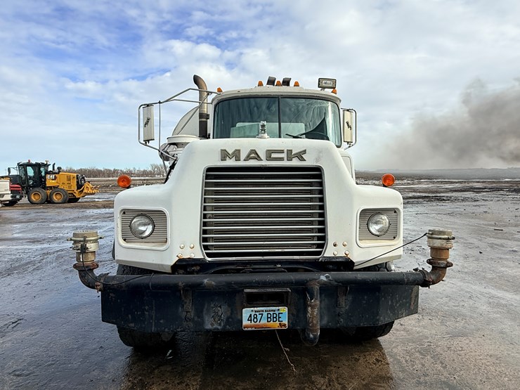 1988-mack-dm690s-image-8