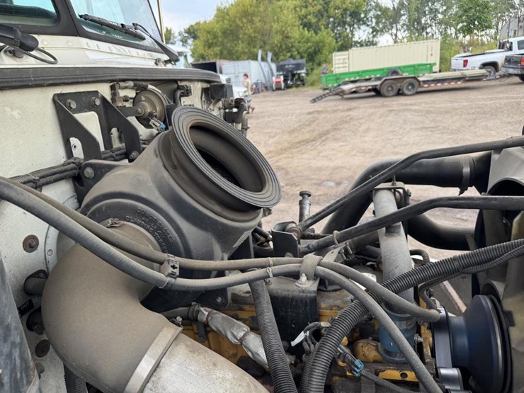 2003-peterbilt-330-image-70