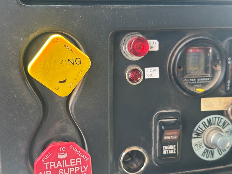 2006-international-7600-image-41