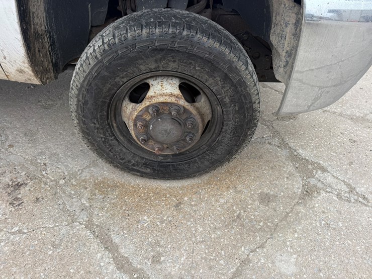 2012-chevrolet-3500-image-46