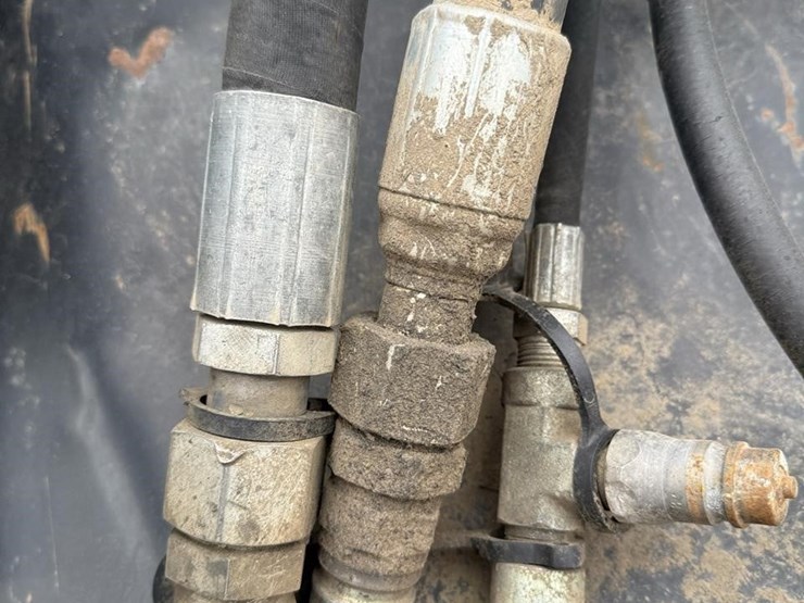 new-holland-tv140-image-65