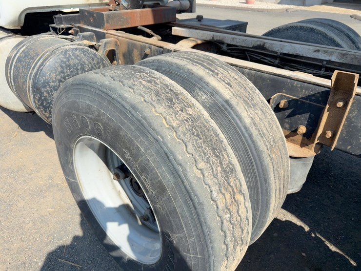 2001-mack-rd688s-image-16