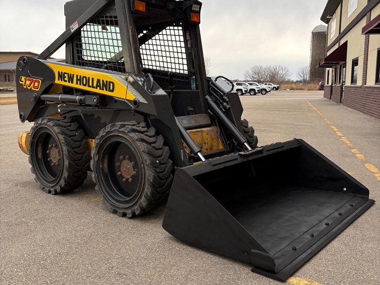 2006-new-holland-l170-image-1