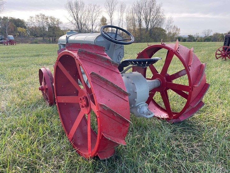 1919-fordson-tractor-image-3