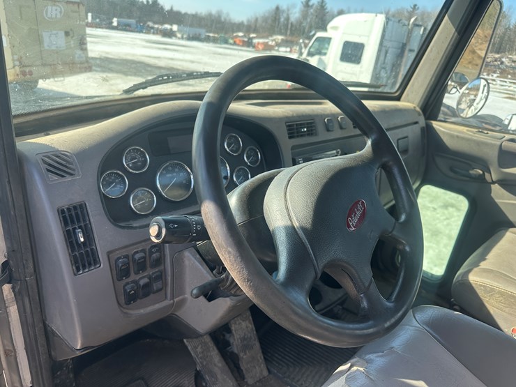 2015-peterbilt-337-image-25