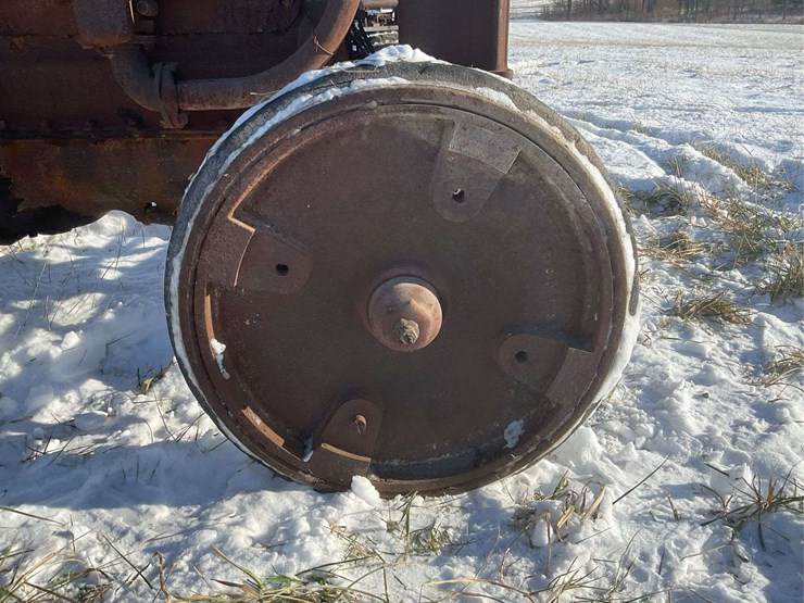 fordson-with-hard-rubber-tires-image-11