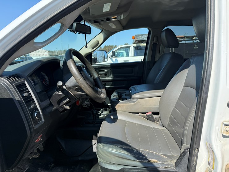 #2049-•-2015-ram-5500-heavy-duty-service-truck-image-35