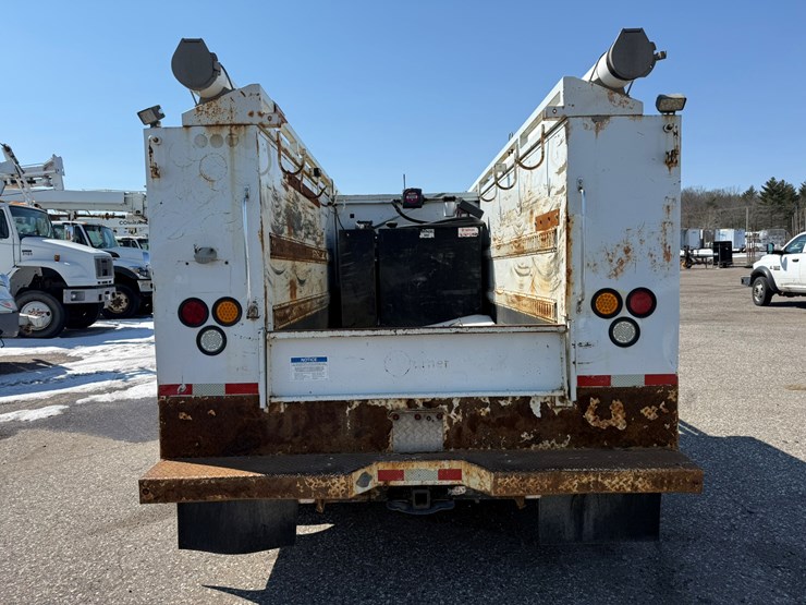 #1064-•-2015-ram-5500-heavy-duty-service-truck-image-4