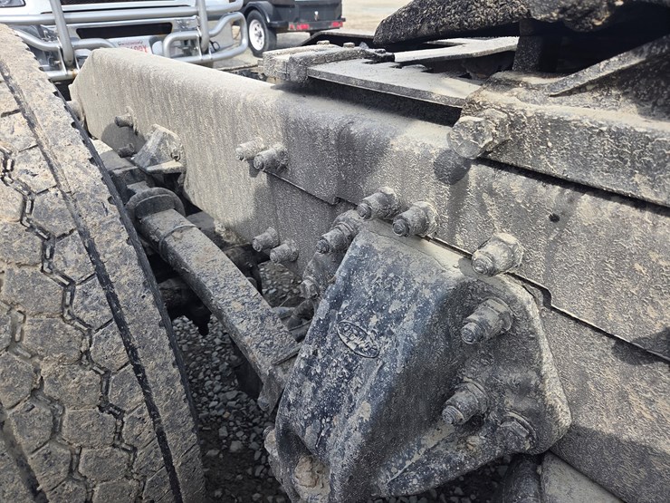 2007-peterbilt-579-image-26