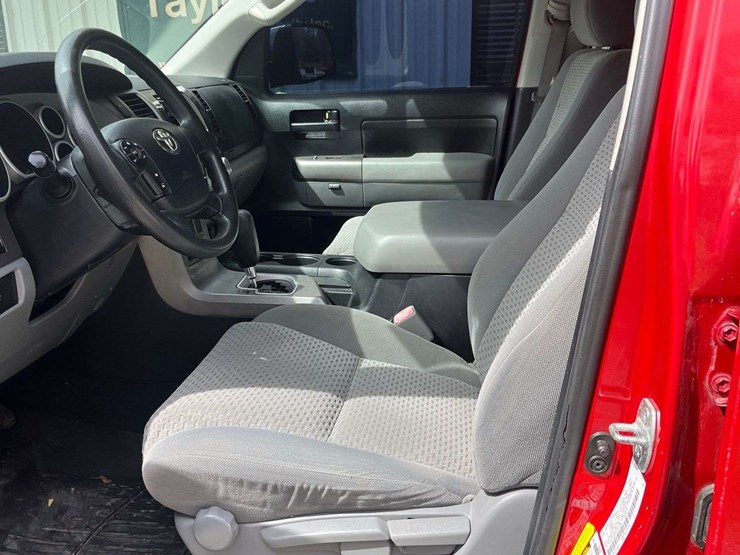 2012-toyota-tundra-image-24