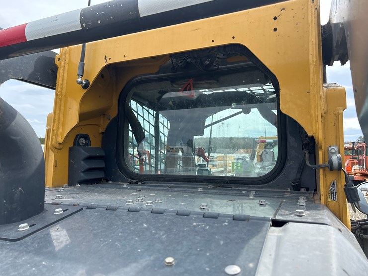 2020-deere-332g-image-36