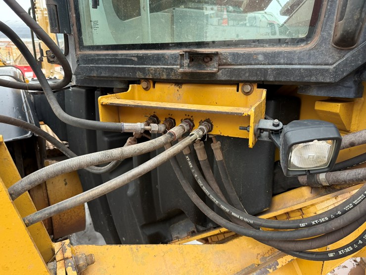 caterpillar-160m-image-73