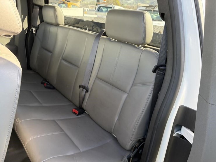 2013-chevrolet-2500-image-15