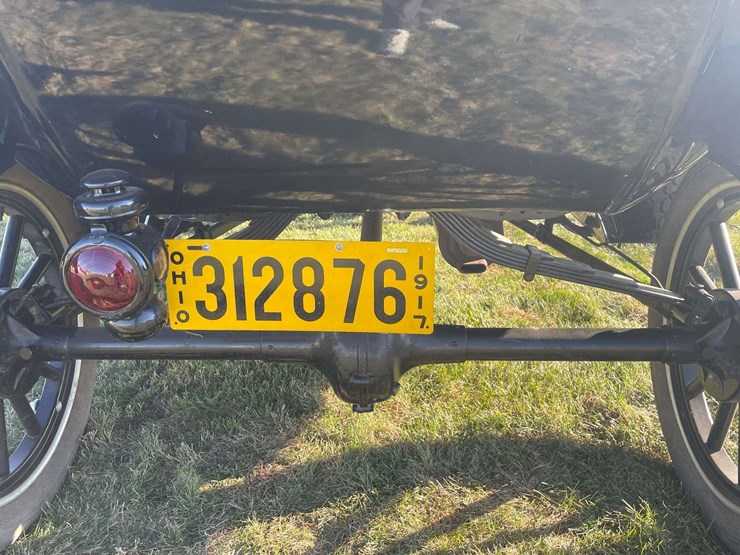 1917-model-t-touring-image-40