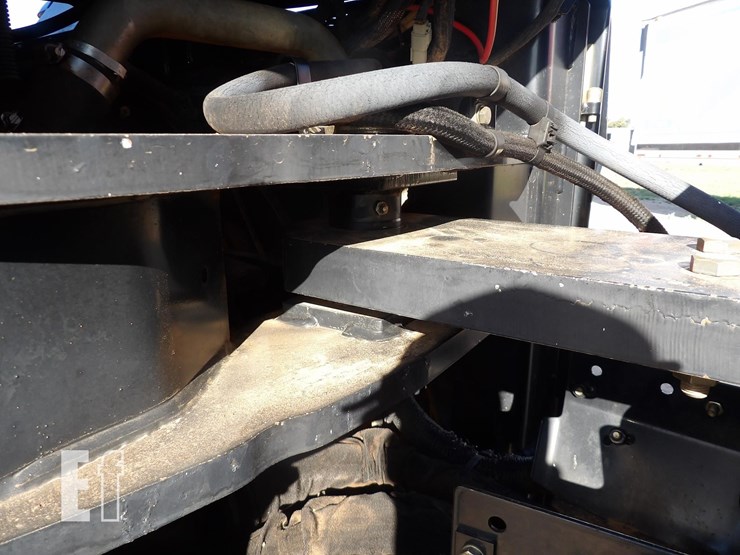 new-holland-t9040-image-11